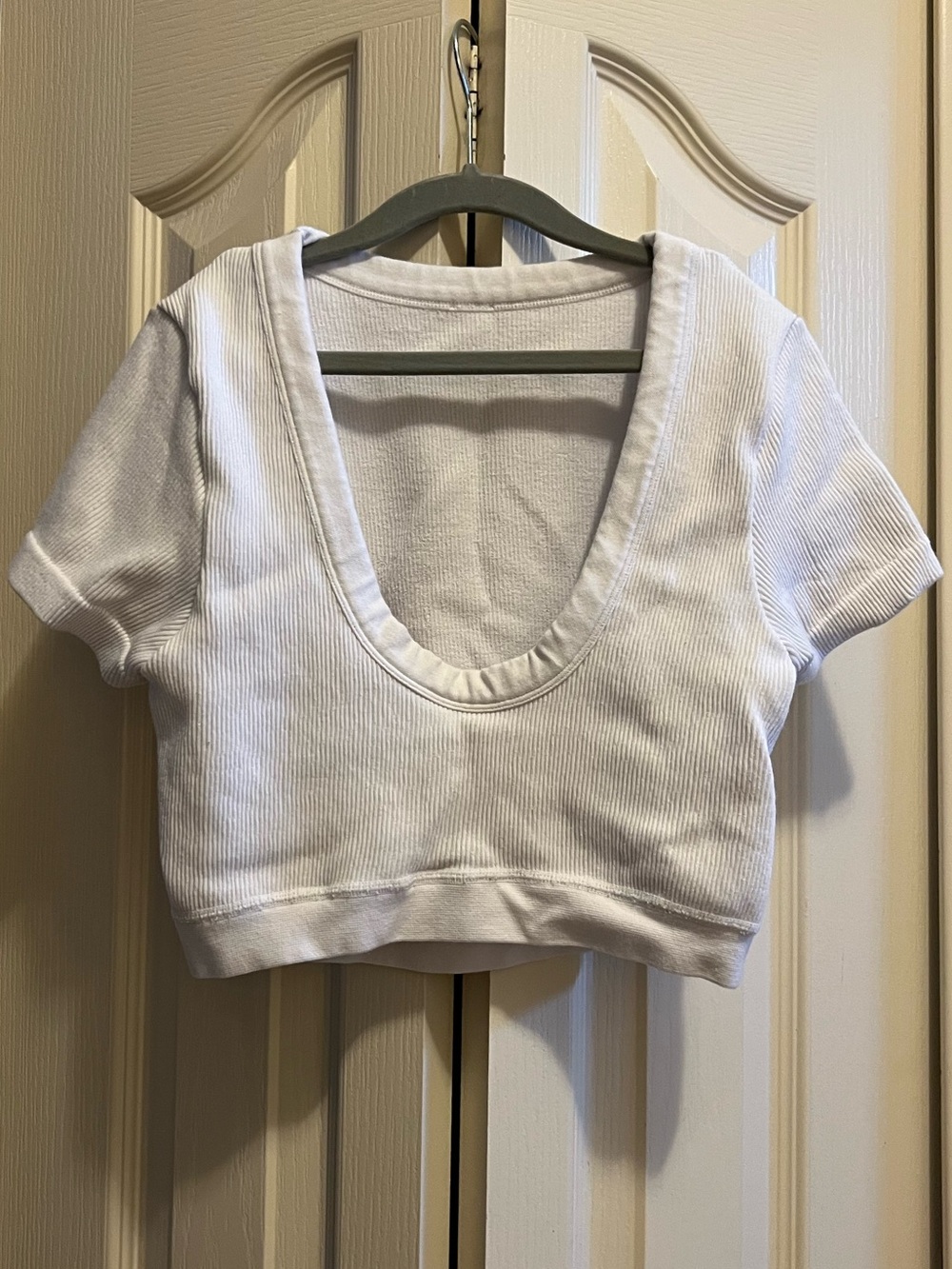 Alo White Ribbed Crop Top Size small